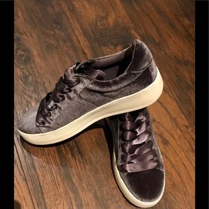 Big Buddha Grey suede size 10 sneakers 🔥